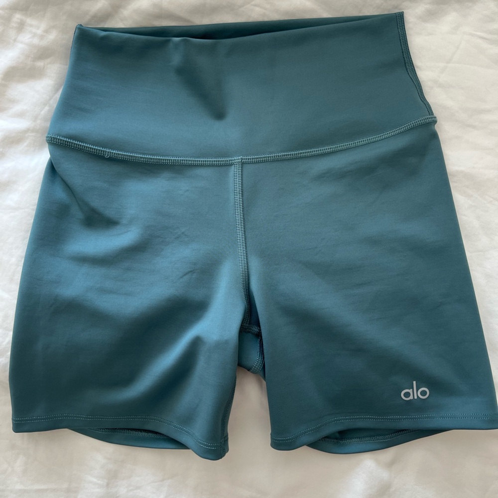 ALO Yoga Airlift Shorts